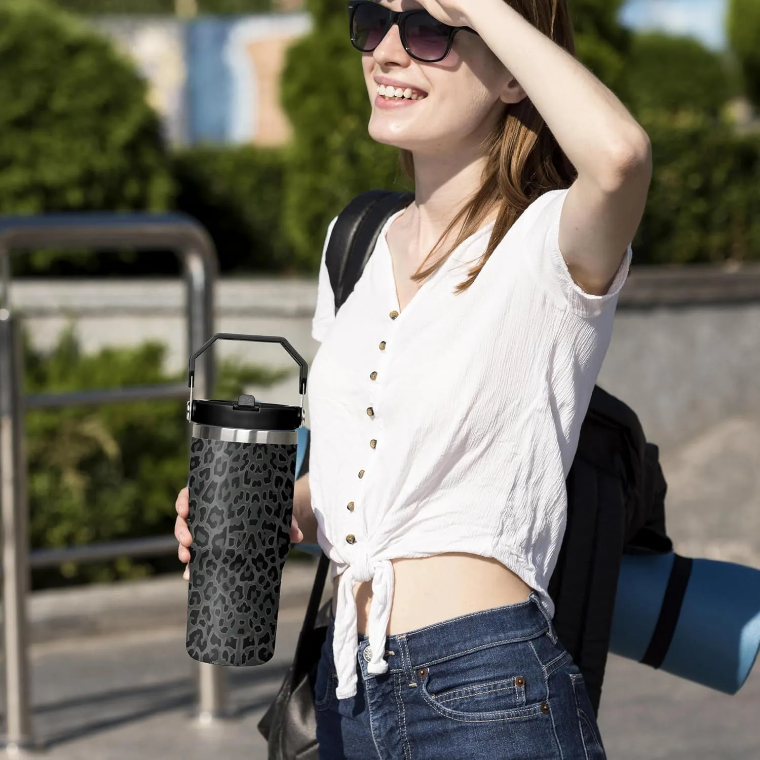 30oz Insulated Leopard Tumbler with Handle, Featuring a Leak-proof 2-in-1 Lid and Straw, a Vacuum-insulated Travel Coffee Mug, Portable Stainless Steel Water Bottle, Suitable for Both Women and Men
