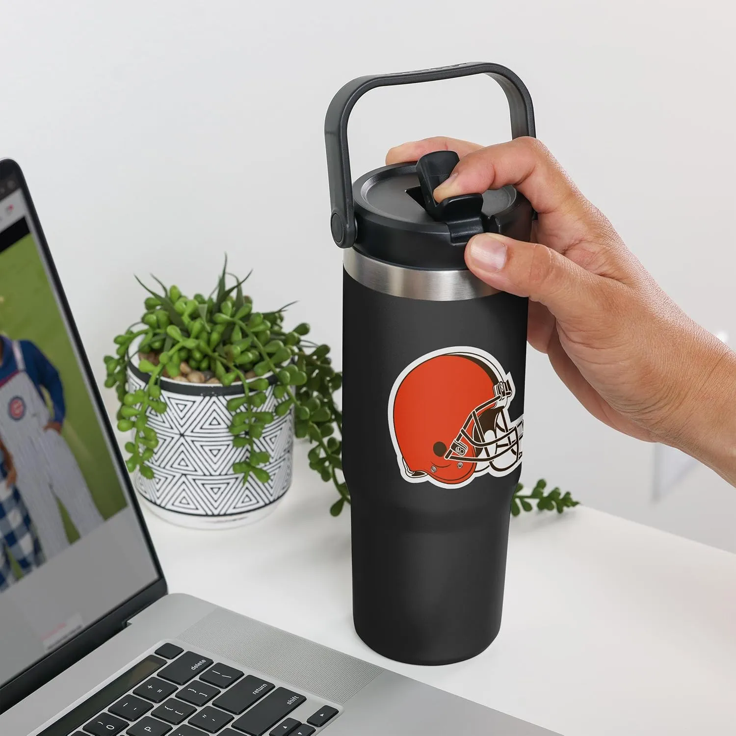 FOCO NFL Unisex-Adult NFL Team Logo Insulated Travel Mug 30oz Straw Tumbler