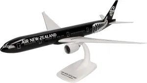 Herpa Snap-fit Airplane Model Boeing 777-300ER Air New Zealand on Scale of 1:200, Plastic Miniature with pedastal, Model Building, Collectors Edition