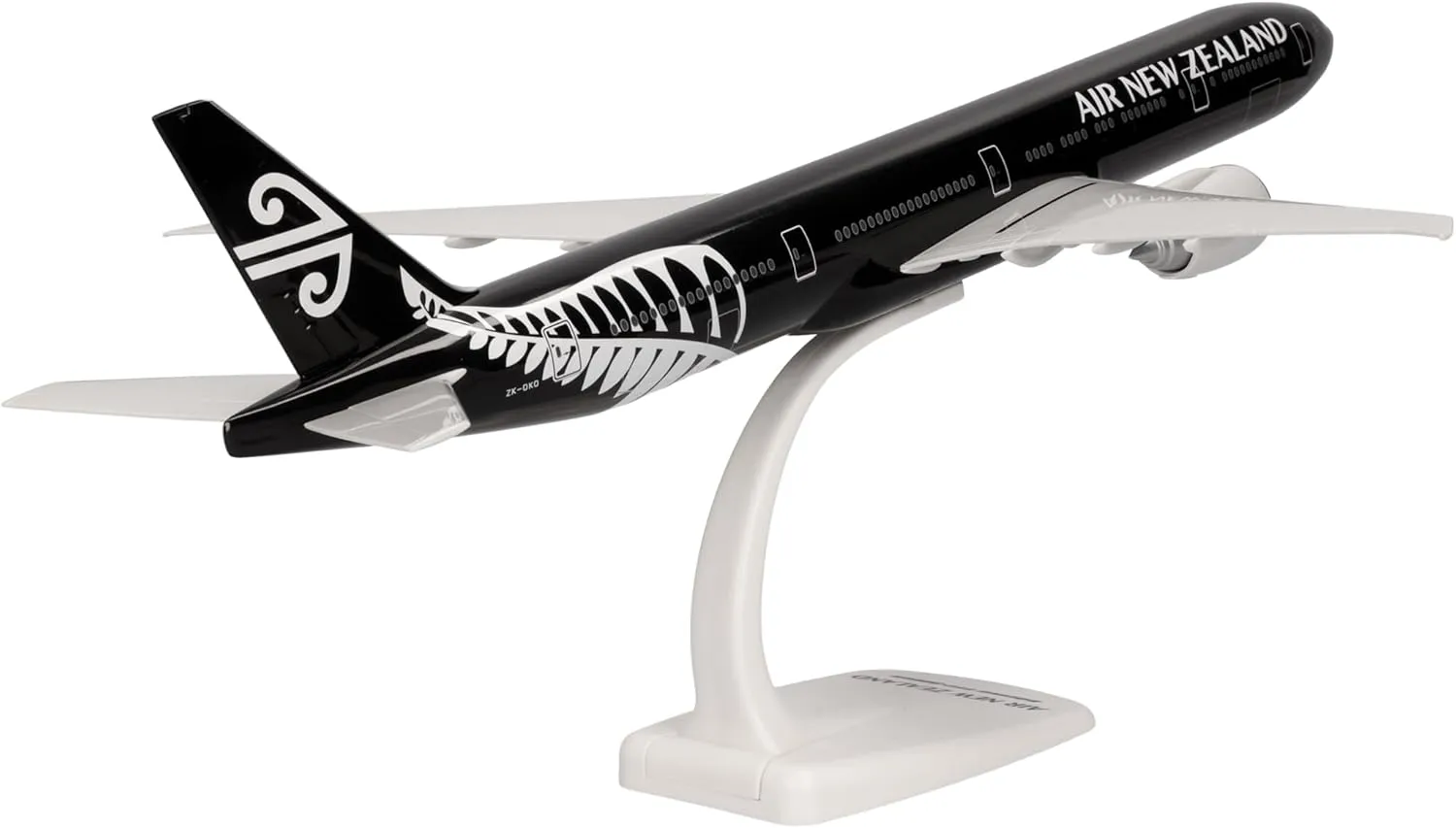 Herpa Snap-fit Airplane Model Boeing 777-300ER Air New Zealand on Scale of 1:200, Plastic Miniature with pedastal, Model Building, Collectors Edition