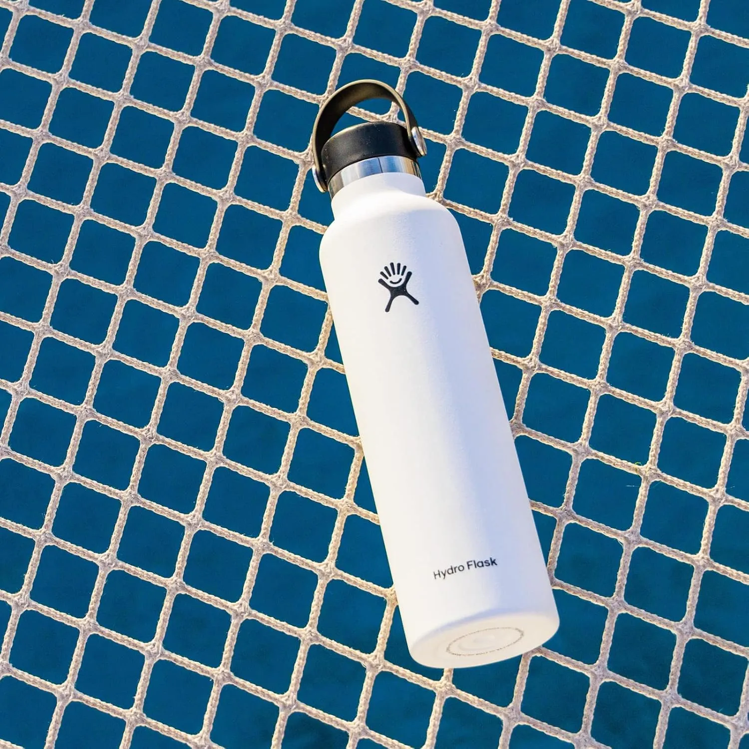 Hydro Flask Standard Mouth Water Bottle with Honeycomb Insulated Flex Cap for Maximum Temperature Retention (Indigo, 21 oz)