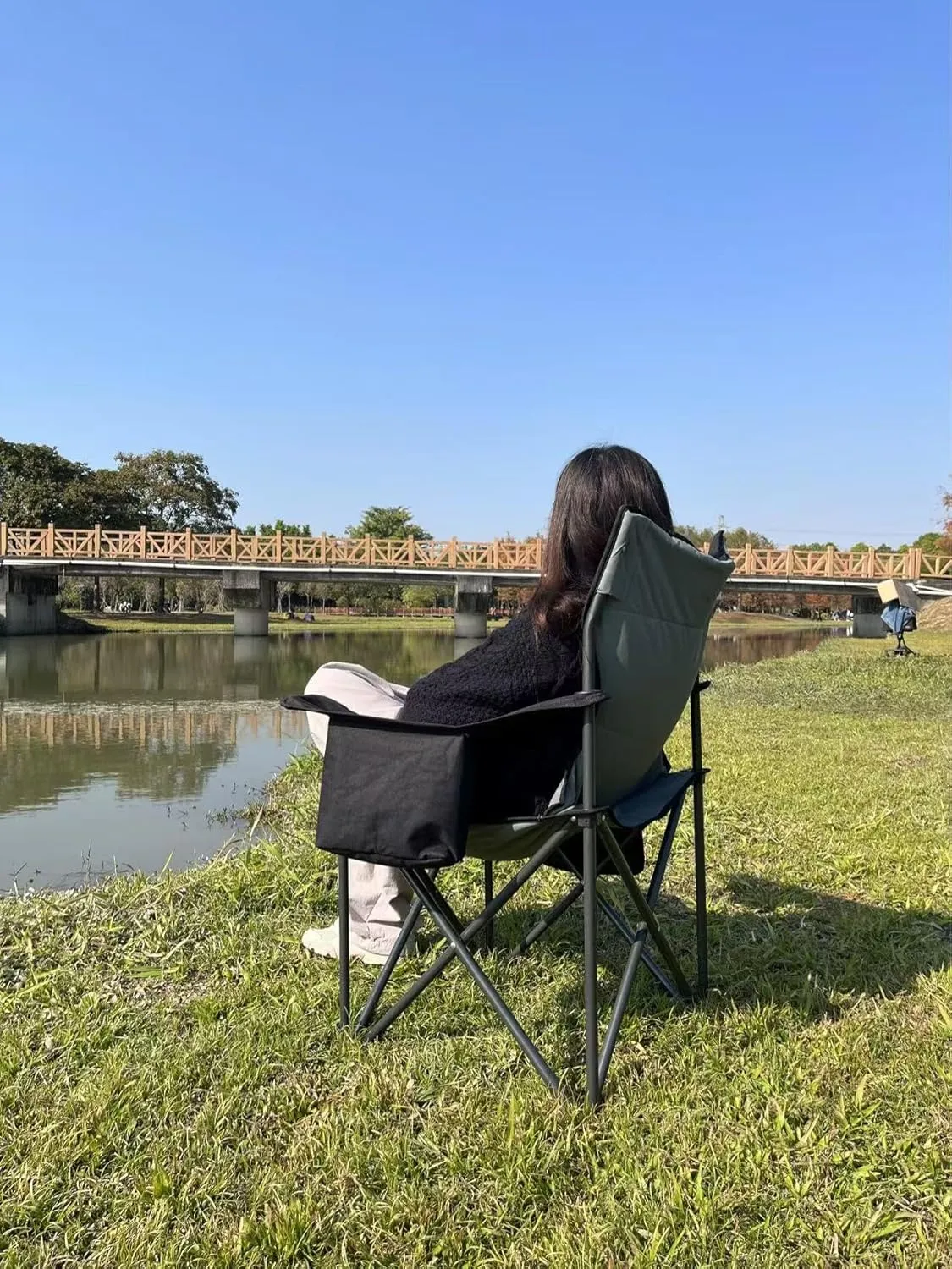 Oversized Camping Chairs for Adults Heavy Duty Support 450 lbs Outdoor Folding Chairs Padded Portable Lawn Chairs Camp Chairs with 4-Can Cooler, Cup Holder, Black, 2 Pack