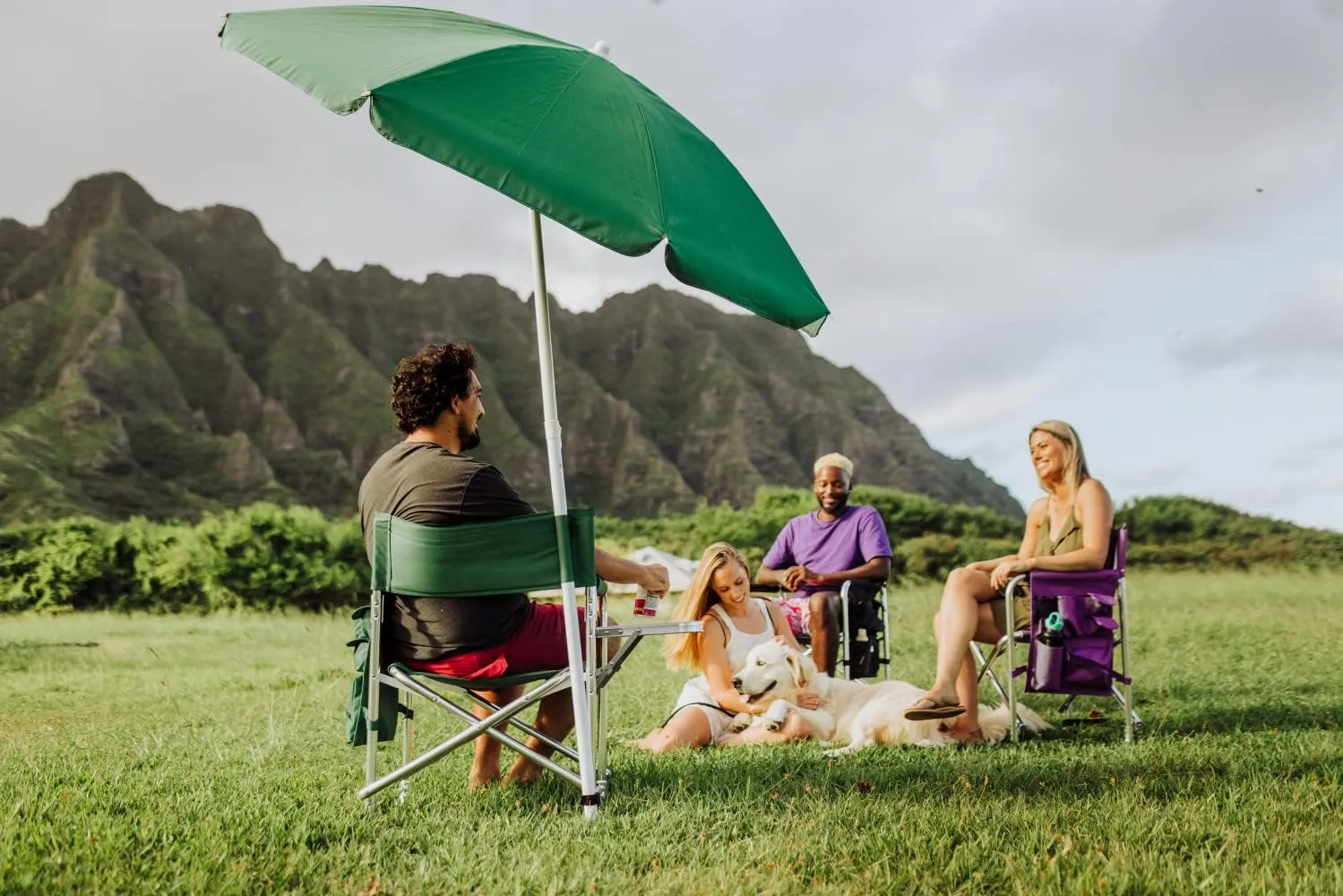 PICNIC TIME NCAA Cal Bears Sports Chair with Side Table - Beach Chair - Camp Chair for Adults
