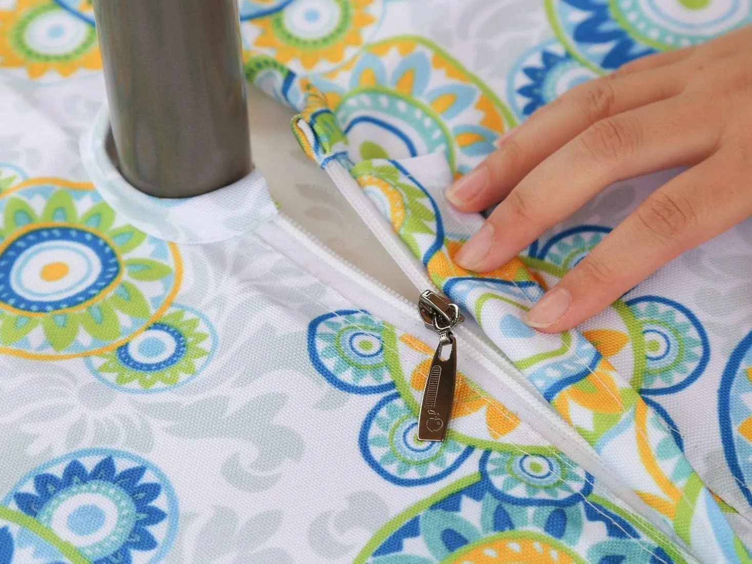 Poise3EHome Outdoor Tablecloth Rectangle with Umbrella Hole Waterproof Flower Easter Tablecloth f for Spring Picnic Party Patio Table Camping, Floral (60X104 Zipper)
