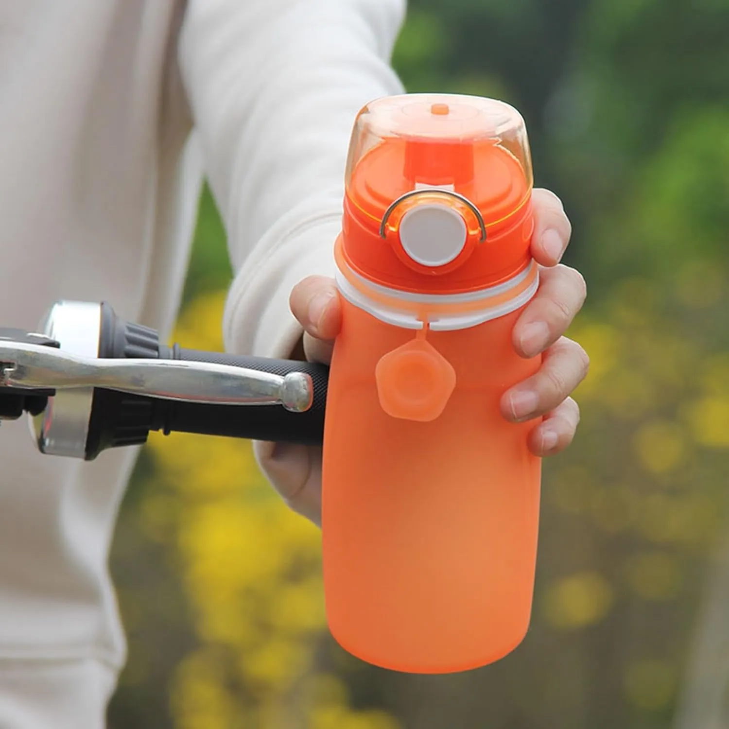 Silicone Foldable Water Bottle Cup Portable Sport Water Bottle Leakproof BPA Free Travel Water Bottles Gym Travel Camping Hiking Sport Outdoor Indoor Sport Travel Telescopic Cup(Black,Large)