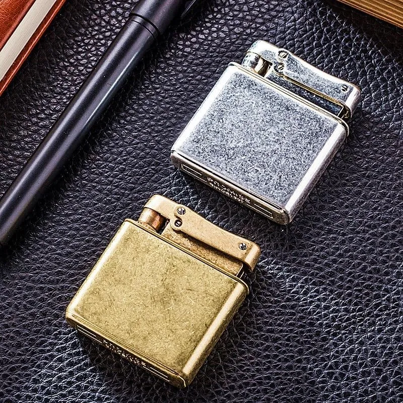 Vintage Kerosene Lighter, Antique Trench Lighter Classic Flint Wheel Refillable, Creative One-Button Ignition, Grinding Wheel Windproof Refillable Kerosene Lighter, Collectible Gift for Men(Gold2)